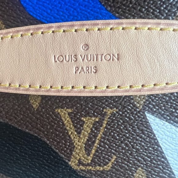 Louis Vuitton x League of Legends BUMBAG - Picture 10 of 13